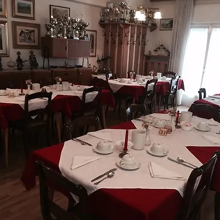 Hotel Garni Hirsch Canazei